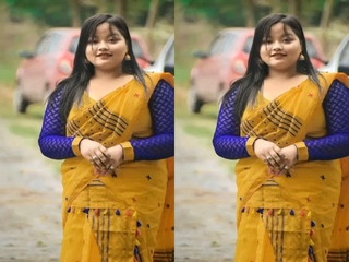 Hot Bangla Girl Shows Her Boobs